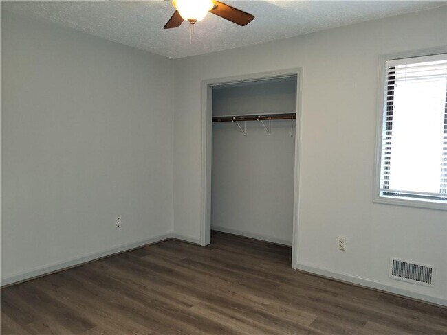 Building Photo - 2571 Rocky Springs Dr NE