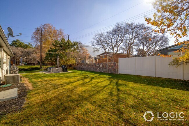 Building Photo - Stunning Home in Cottonwood Heights!!