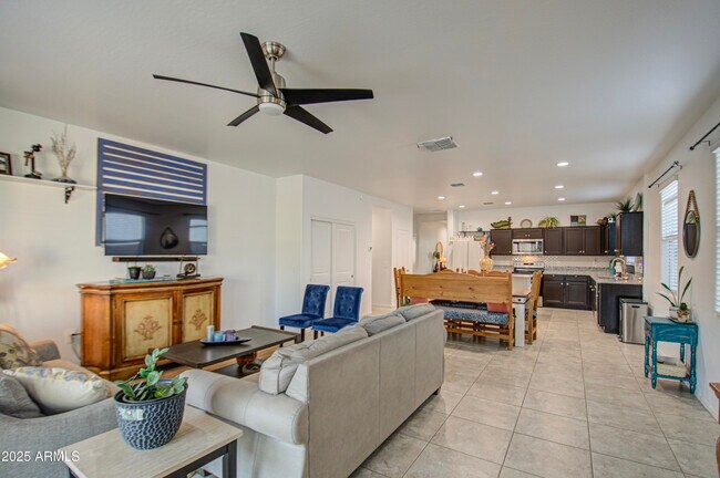 Building Photo - 5267 E Diatomite Dr