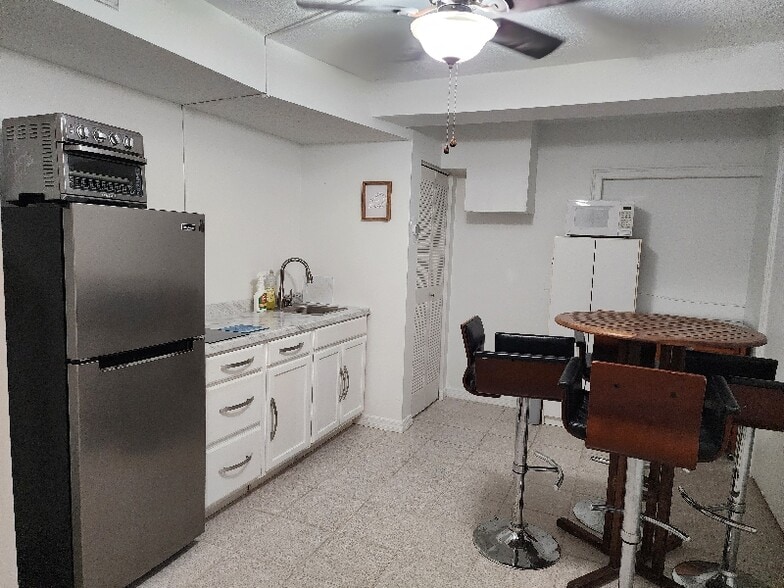 Building Photo - 7909 NW 40th St