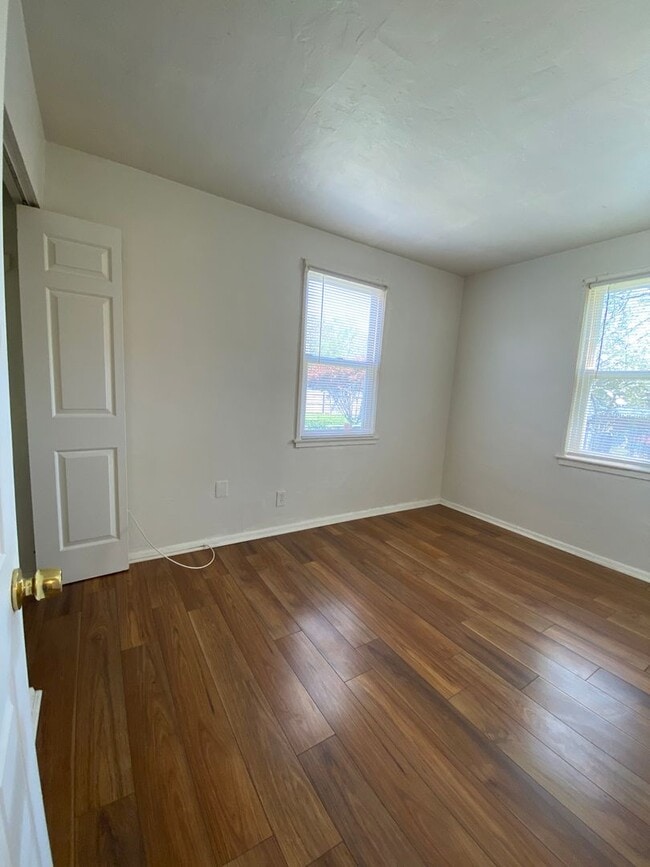 Building Photo - Quaint 2 Bedroom 1 Bathroom single family ...