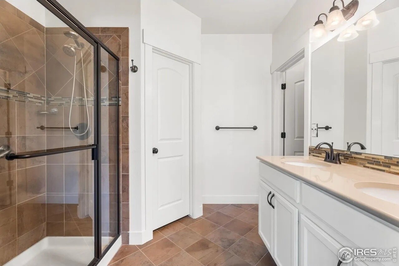 Building Photo - 5020 Cinquefoil Ln