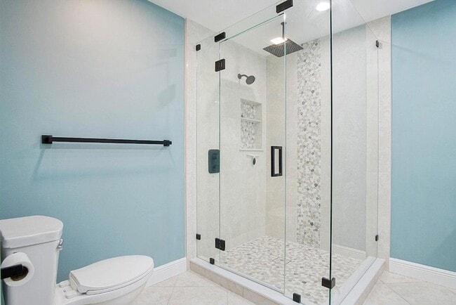 Building Photo - 1232 SW Knollwood Dr