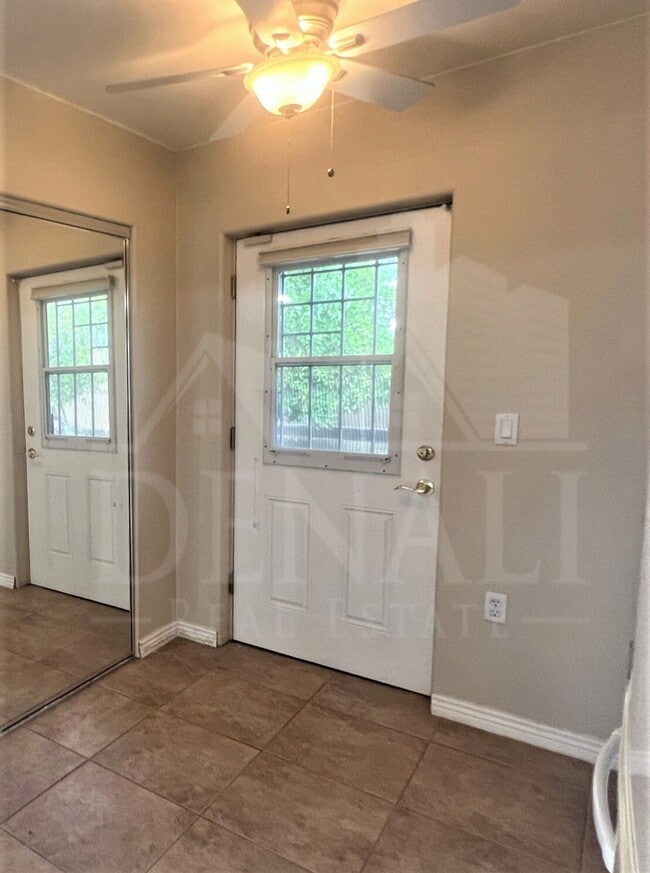 Building Photo - 3122 E Monterosa St