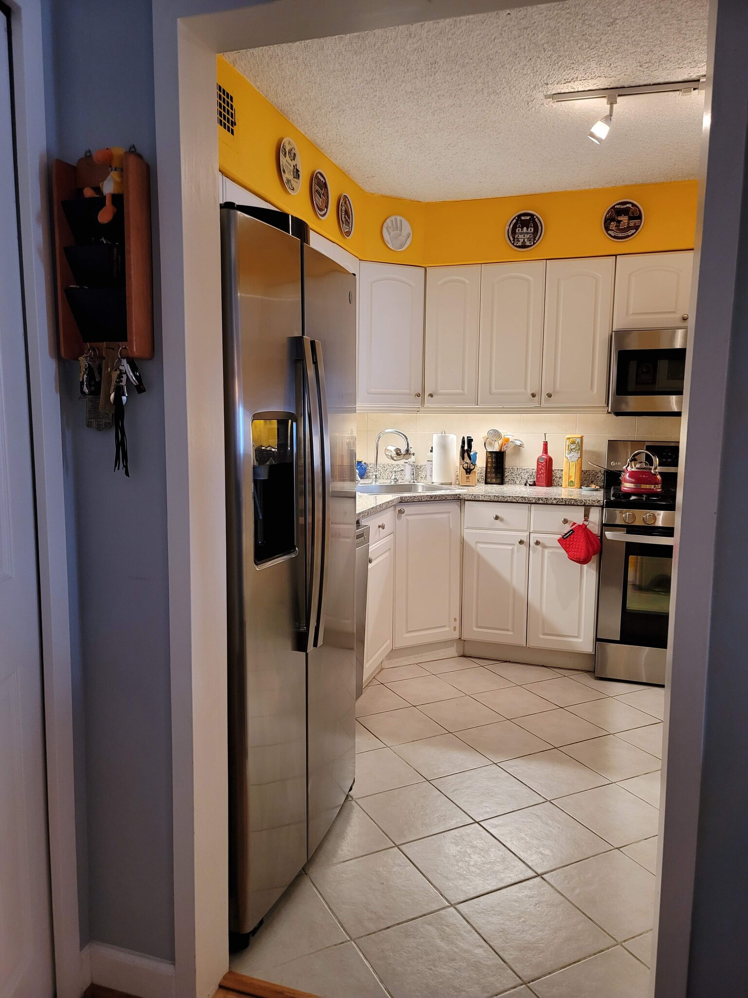Kitchen entrance - 5225 Pooks Hill Rd