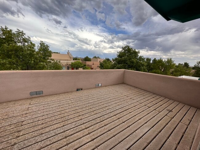 Building Photo - 6464 Valentine Way