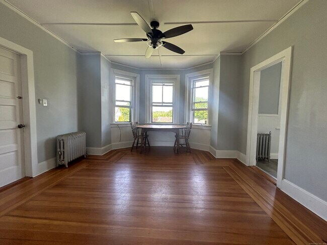 Building Photo - 10 Cherry St