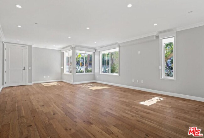 Building Photo - 1283 Havenhurst Dr
