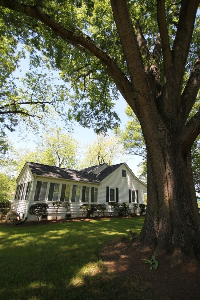 Building Photo - Exclusively Offered By Muse Realty Rentals, LLC