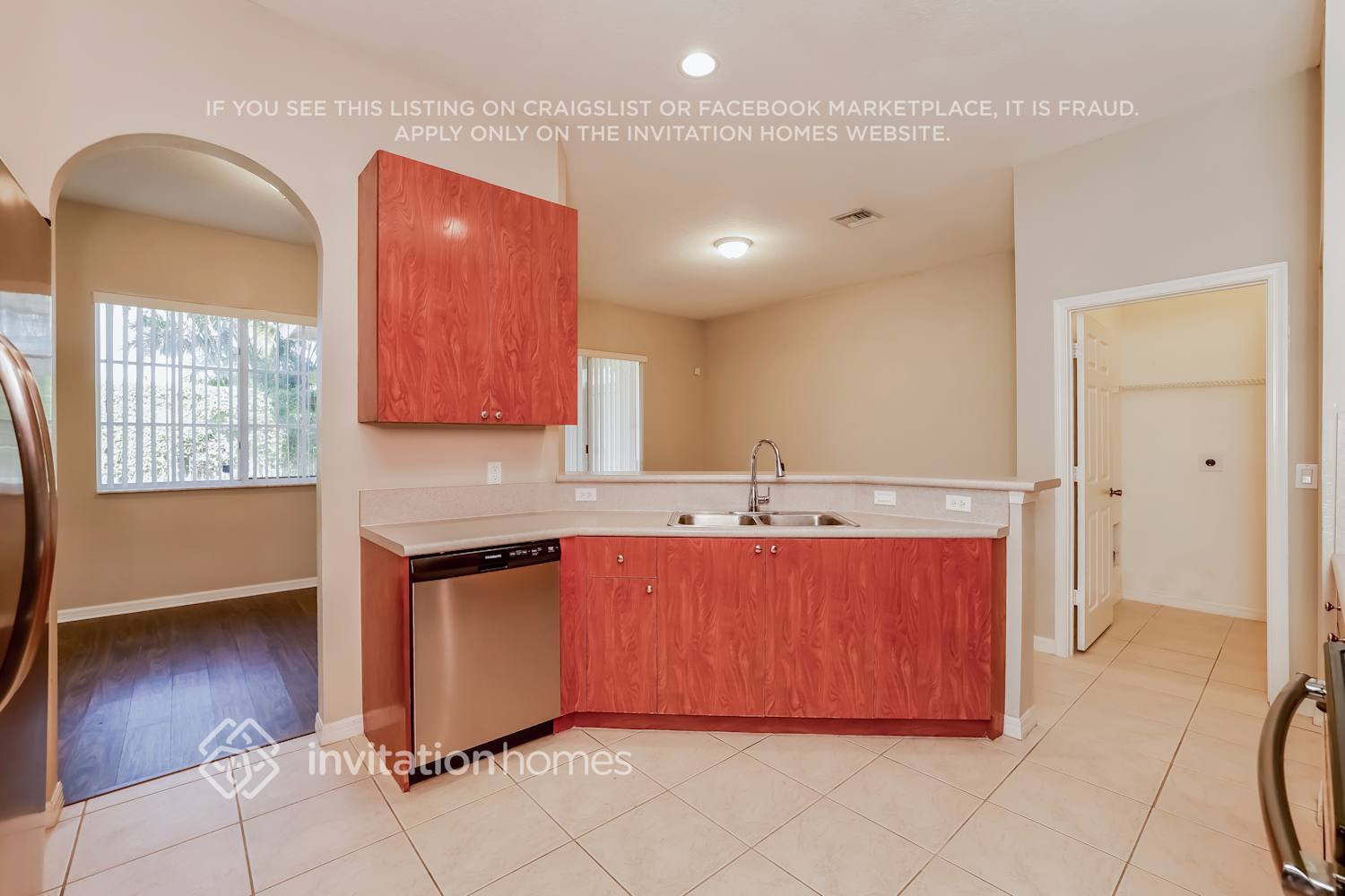 Building Photo - 8739 S San Andros