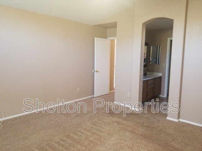 Building Photo - 6822 W Louise Dr