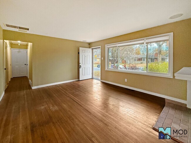 Building Photo - $0 DEPOSIT OPTION!!! CHARMING 3 BED/1 BATH RANCH IN VIRGINIA VILLAGE: HARDWOOD FLOORS, SPACIOUS L...