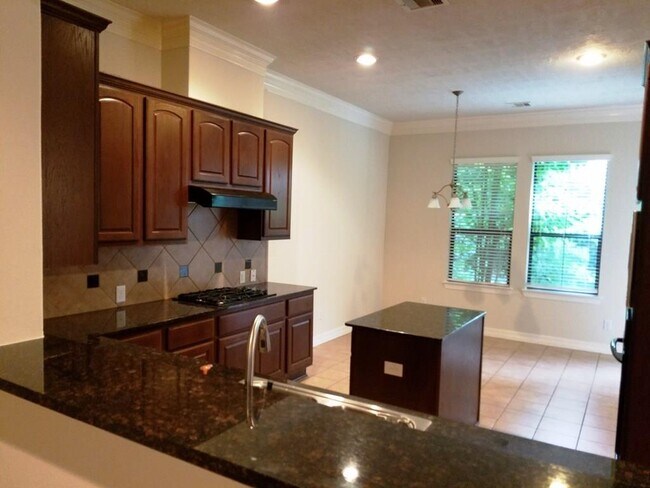 Building Photo - 3030 Royal Oaks Crest