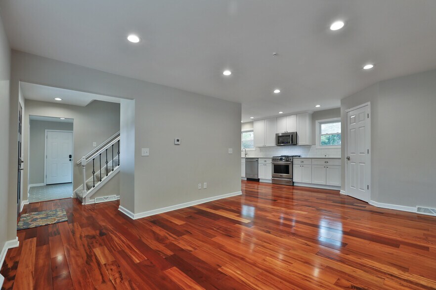Building Photo - 7002 Wethersfield Pl