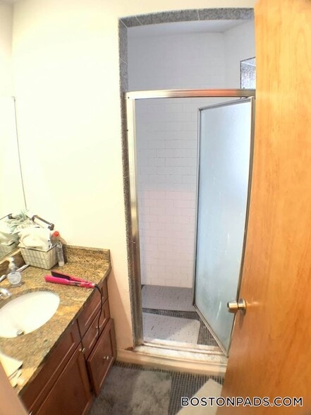 Building Photo - 64 Louis Prang St