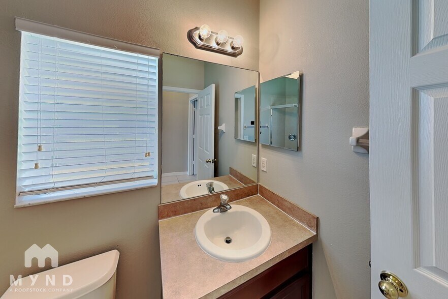 Building Photo - 1460 Travertine Terrace