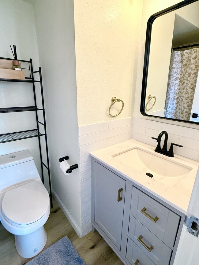 Building Photo - 1617 Clark St