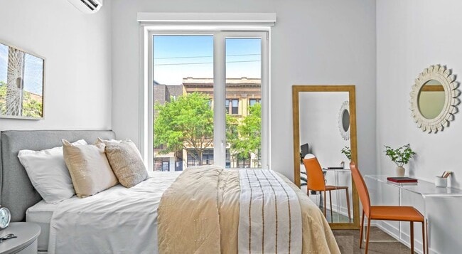 Building Photo - 1135 W Winona St