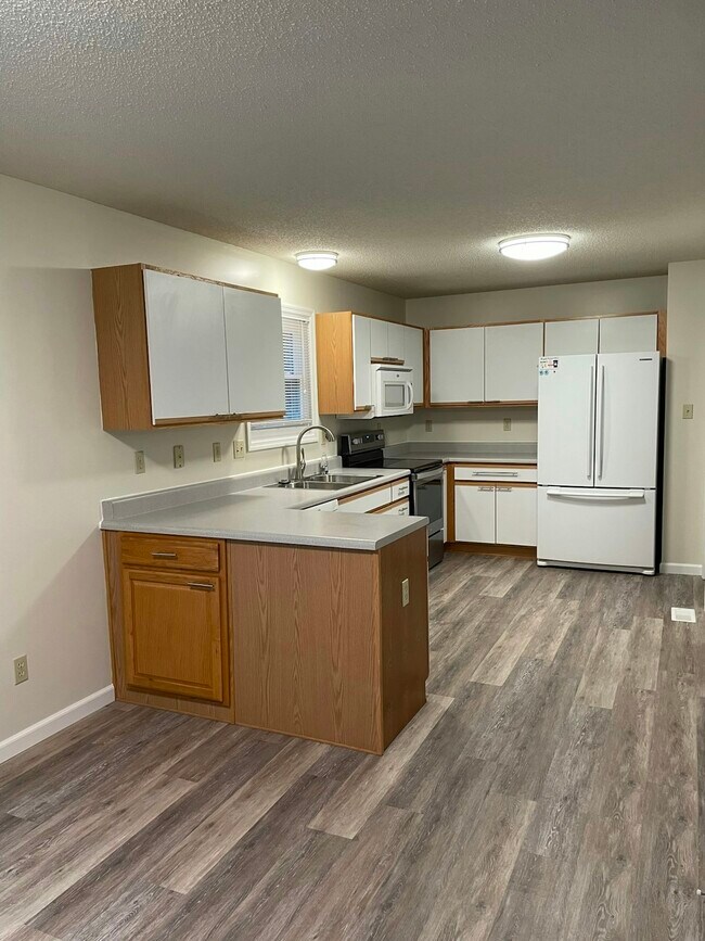 Building Photo - 242 New Richmond Dr