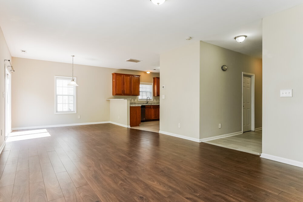 Building Photo - 610 Crosstie St