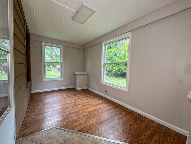 Building Photo - 2957 Greenfield Ave