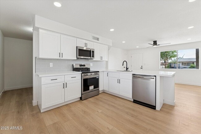 Building Photo - 9554 E Dallas St