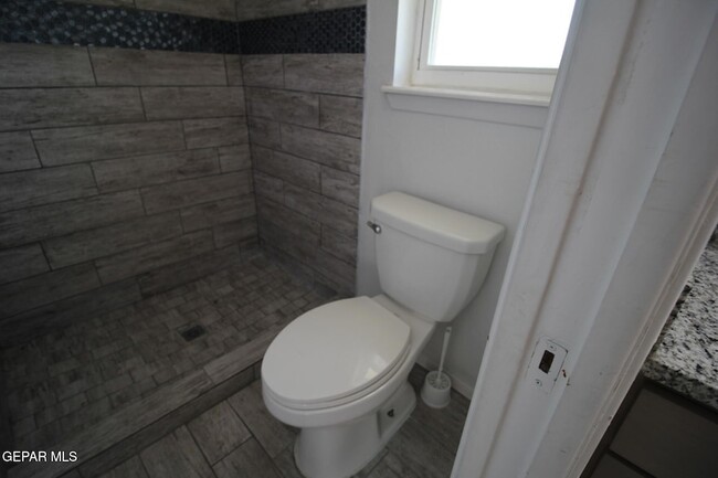 Building Photo - 351 Duanesburg St