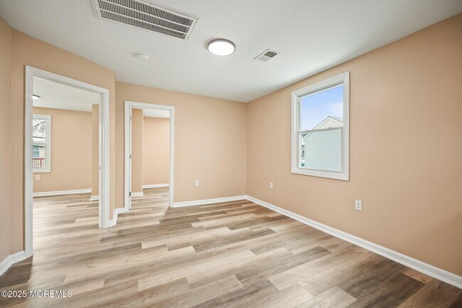 Building Photo - 143 Center Ave