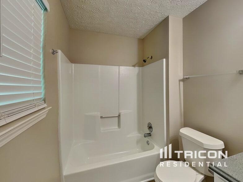 Building Photo - 38 Ann Cir