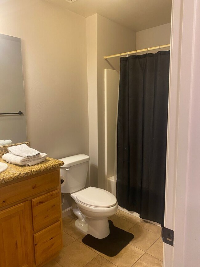 Building Photo - 2BR/2B -first floor corner apartment