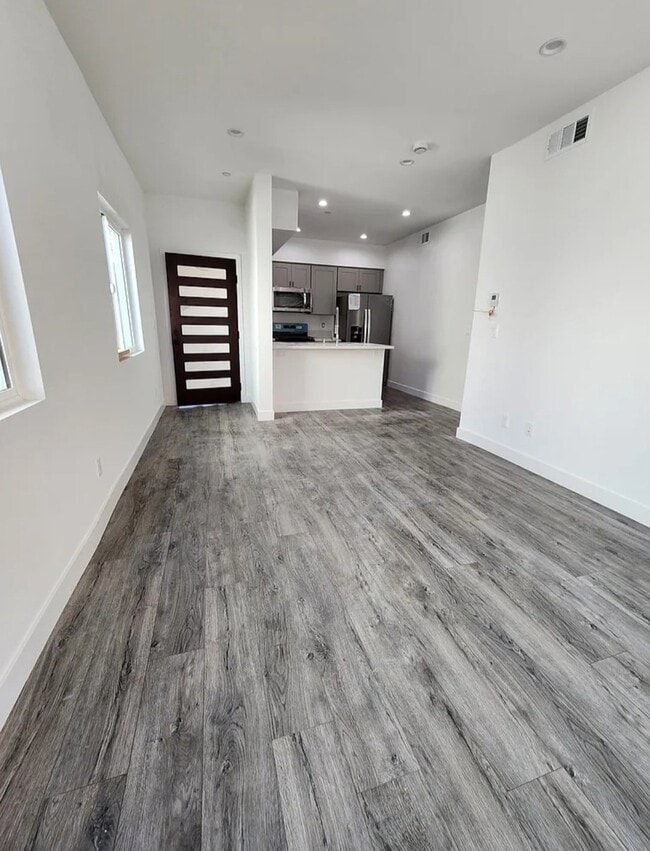 Building Photo - 6513a Florence Pl