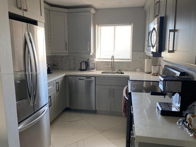 Primary Photo - 100 Waterway Dr S