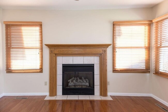 Building Photo - Home backing to foothills