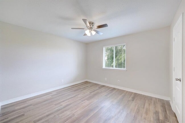 Building Photo - 200 Woodmont Dr