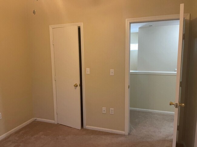 Building Photo - College Station - 4 Bedroom / 2.5 Bath / 2...