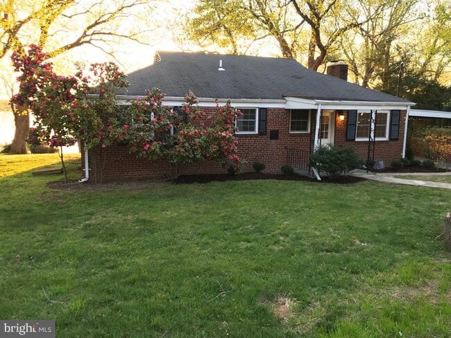 Building Photo - 9611 Potomac Dr