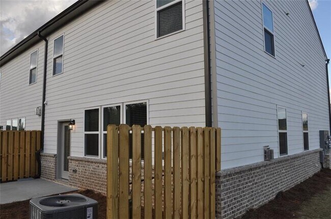 Building Photo - 5830 Flint Ln