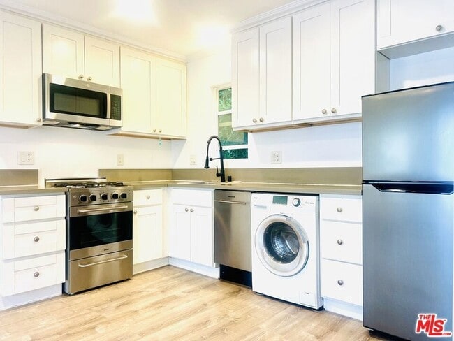 Building Photo - 451 Ivy St