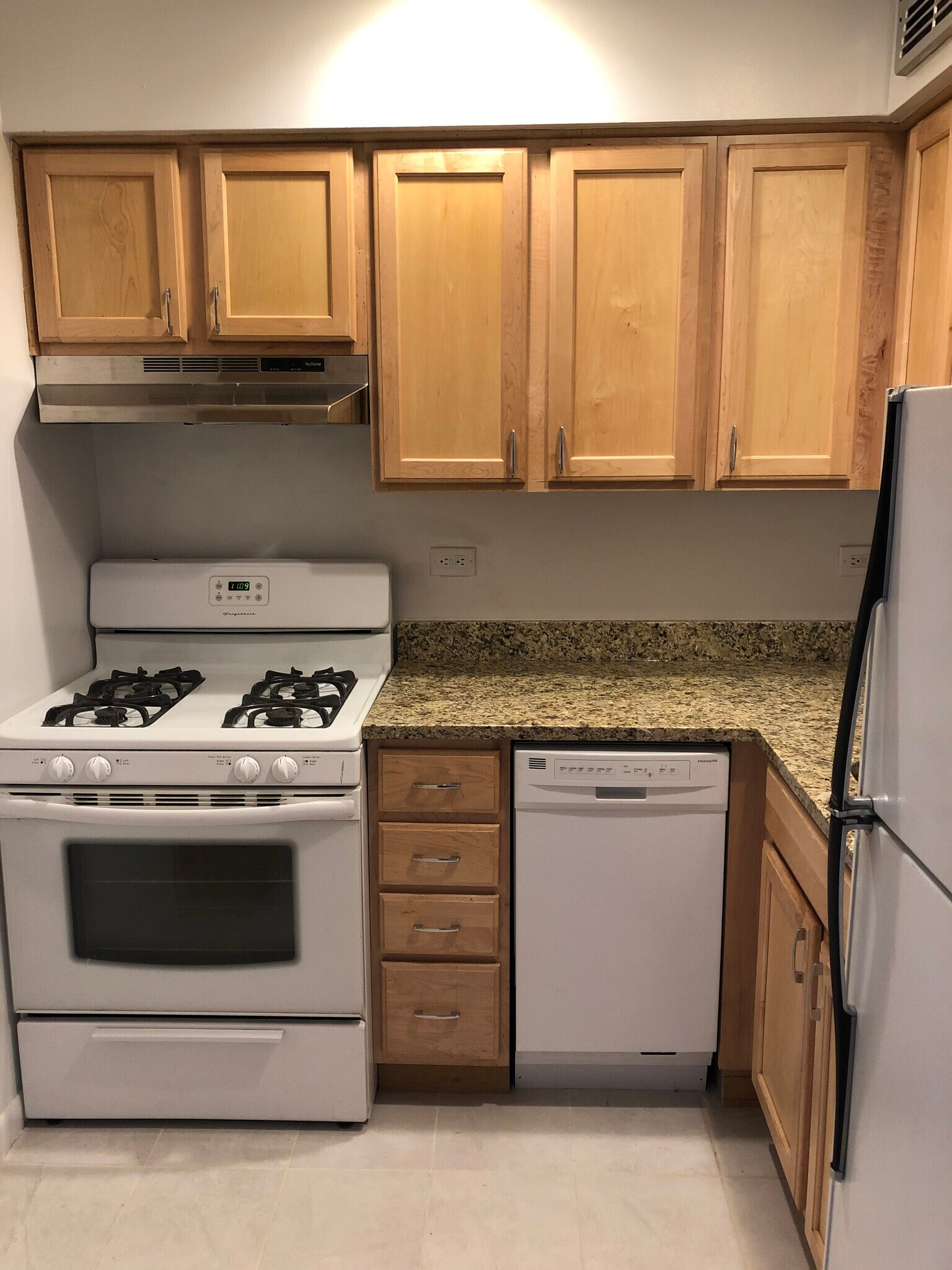 Kitchen - 1750 N Mohawk St
