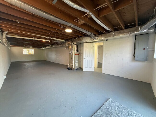 Building Photo - Newly renovated 3 Bedroom 3 Bathroom Home ...