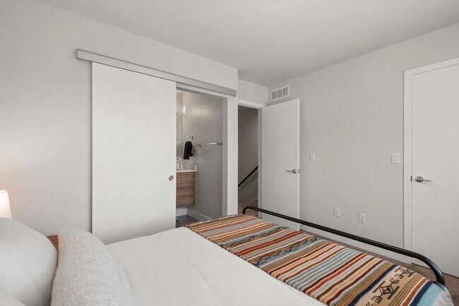 Building Photo - Modern Townhome Living in Lakewood – $2,65...
