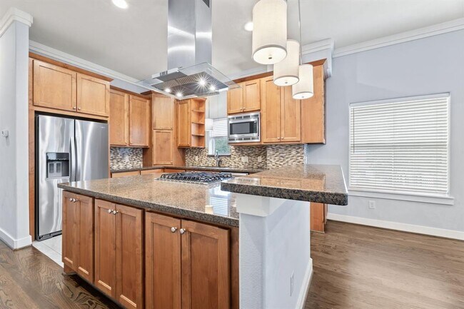 Building Photo - 4711 San Jacinto St