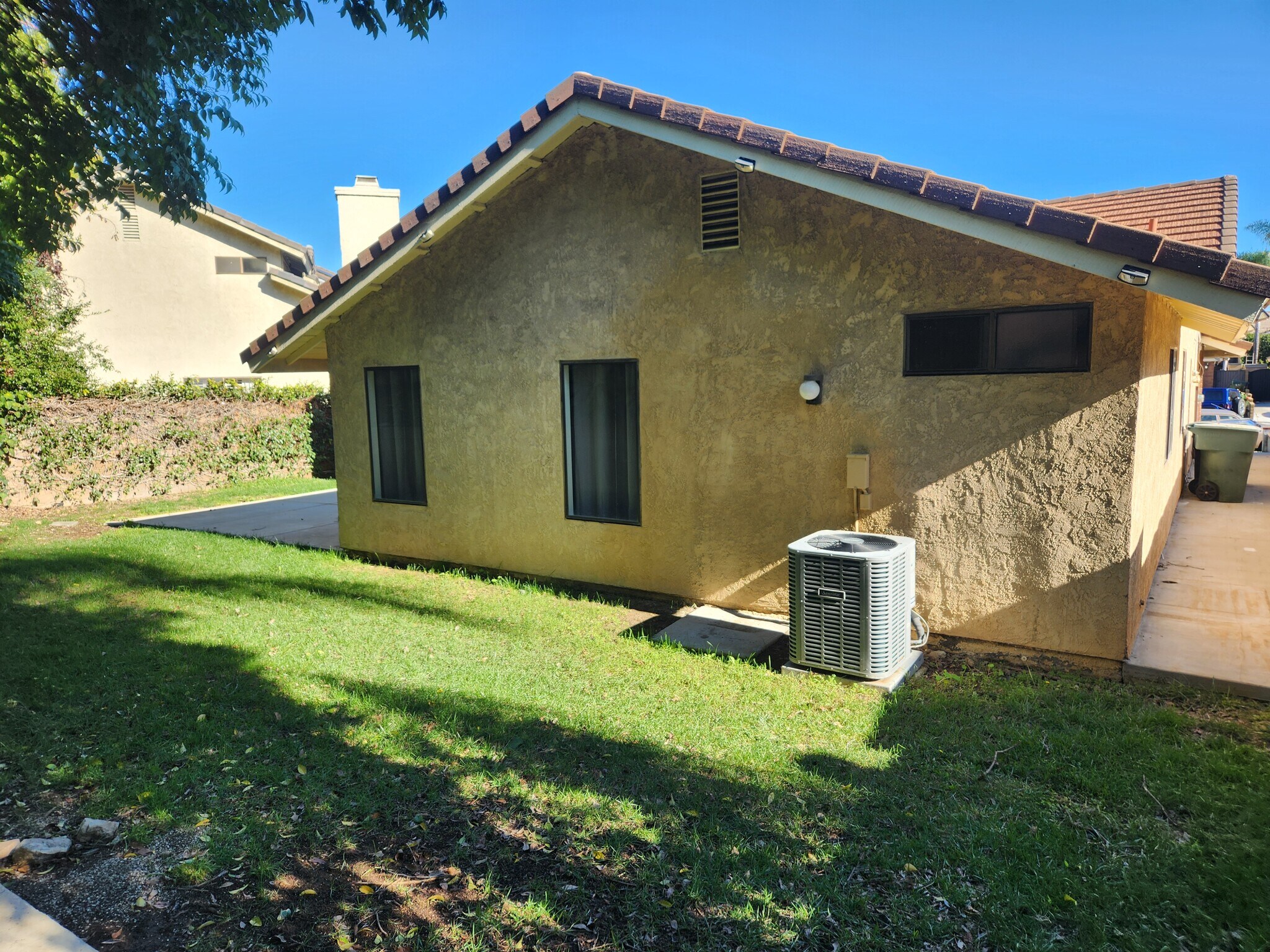 Building Photo - 3 Bonanza Ct