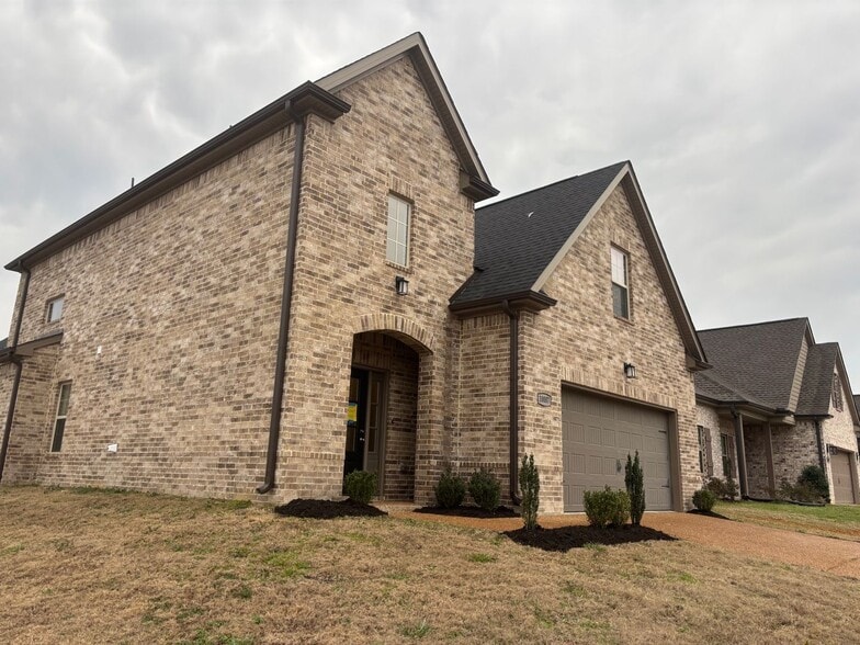 Building Photo - 10007 Messana St