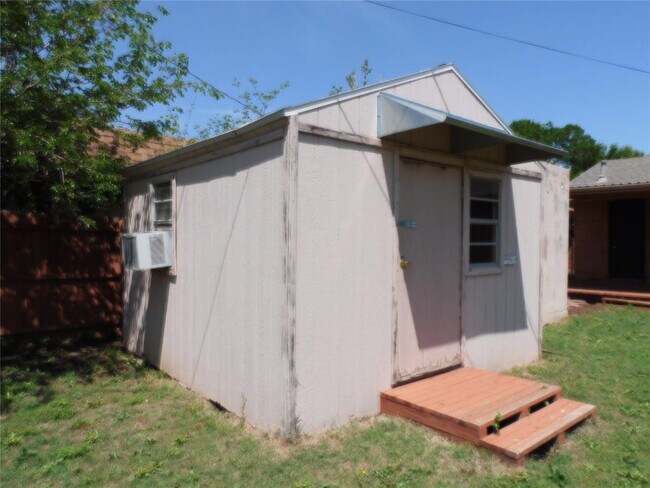 Building Photo - 728 SW 1st St