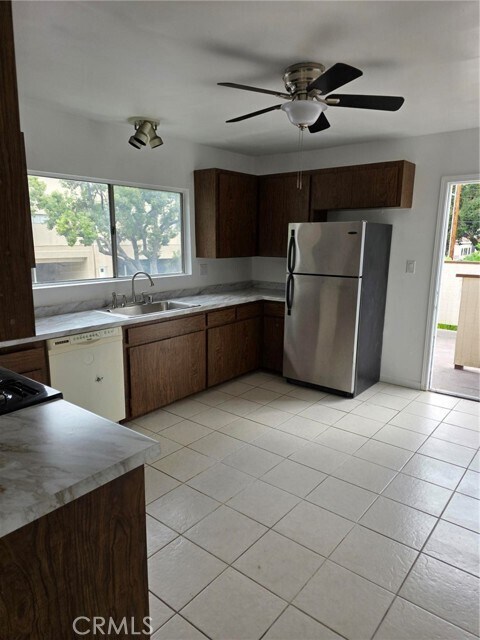 Building Photo - 476 E Palm Ave