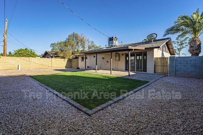 Building Photo - 8532 E Chaparral Rd