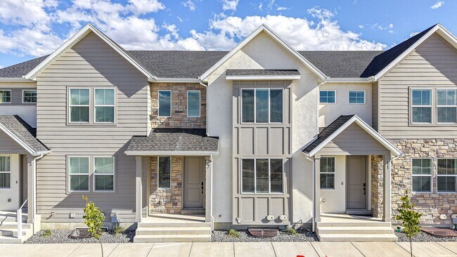 Building Photo - *No Security Deposit Required Upfront for 6 Months!  2024 Townhome. Move In Special!