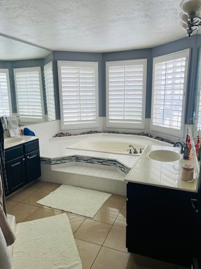 Building Photo - Beautiful home on Layton East bench