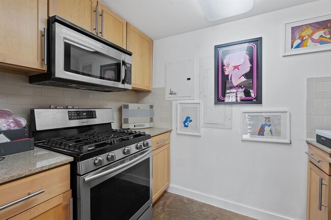 Building Photo - 1601 E Cesar Chavez St